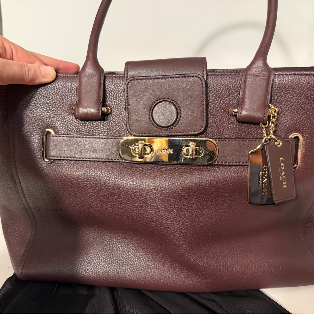 Coach Swagger Carry All Bag in Oxblood Leather - Picture 2 of 15